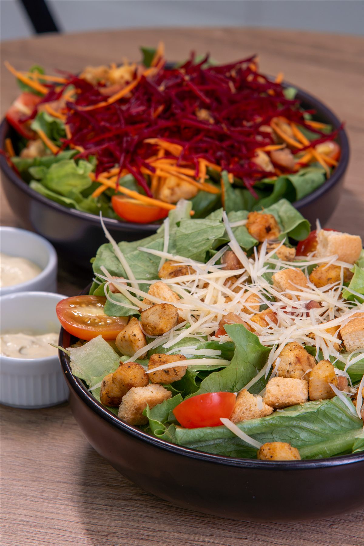 Saladas servidas em bowls