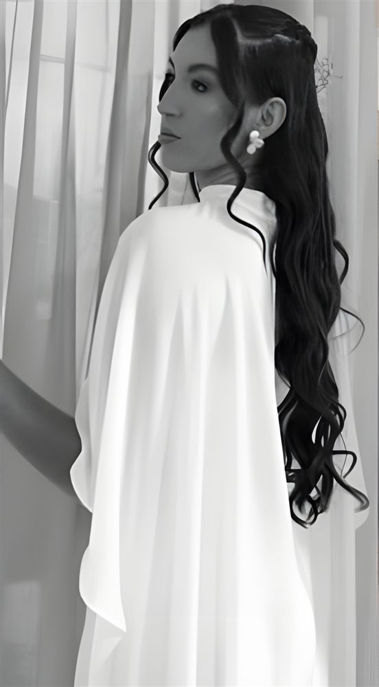 Noiva de costas em preto e branco